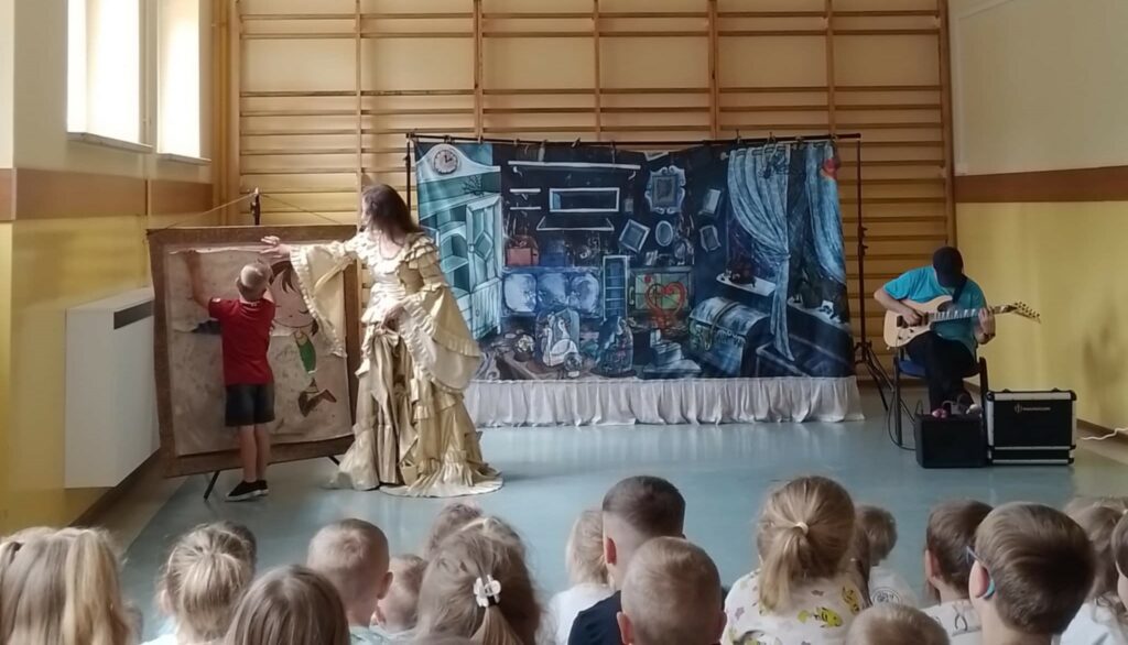 Bajanie na fortepianie