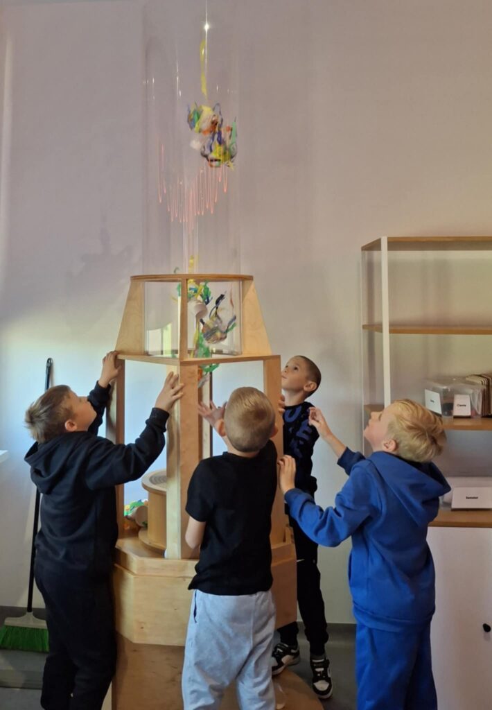 W świecie nauki i miniatur