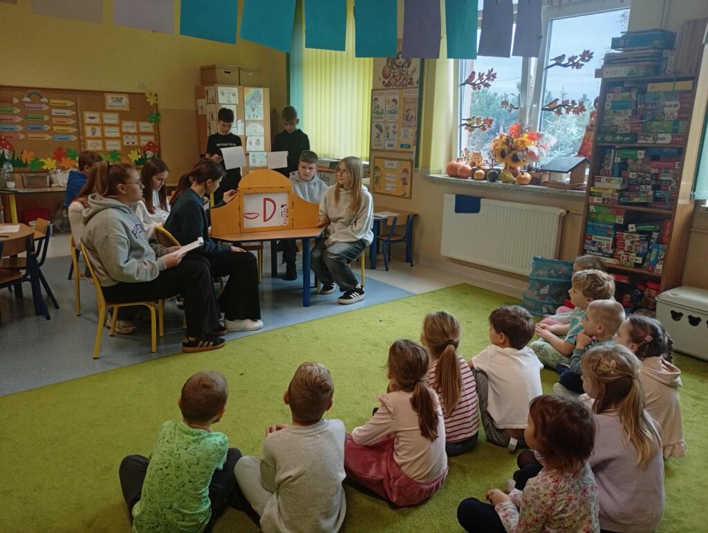 Teatrzyk Kamishibai w wykonaniu klasy VII
