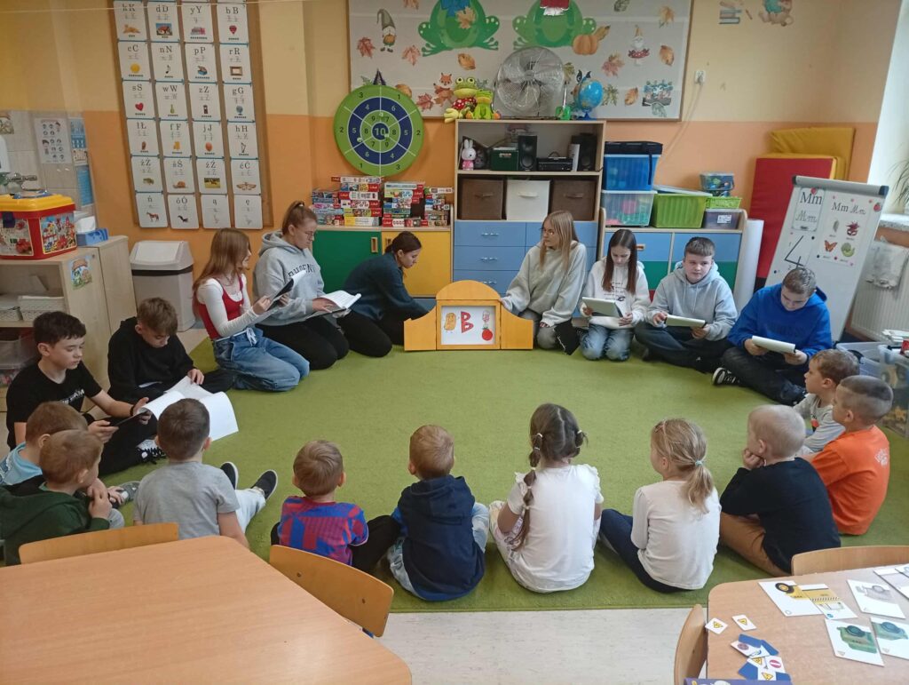 Teatrzyk Kamishibai w wykonaniu klasy VII
