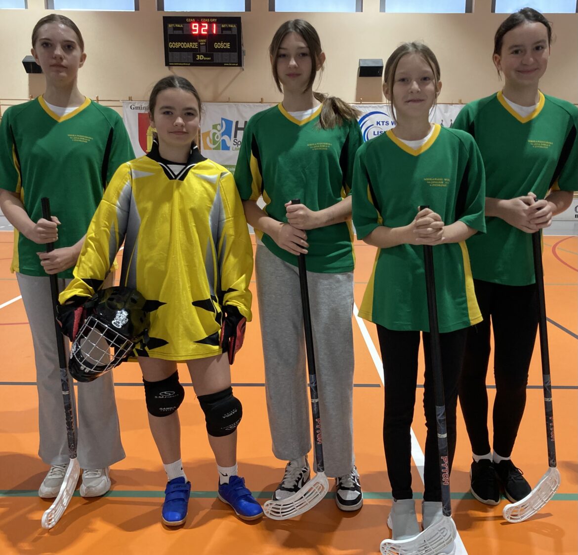 Gminne zawody w unihokeju dziewcząt