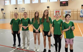 Dziewczęta z naszej szkoły na gminnych zawodach futsalu