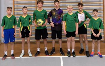 Sukces chłopców młodszych w halowej piłce nożnej