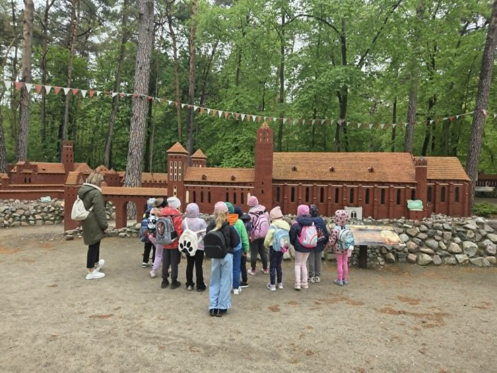 Wycieczka „Małych Odkrywców” do JuraParku